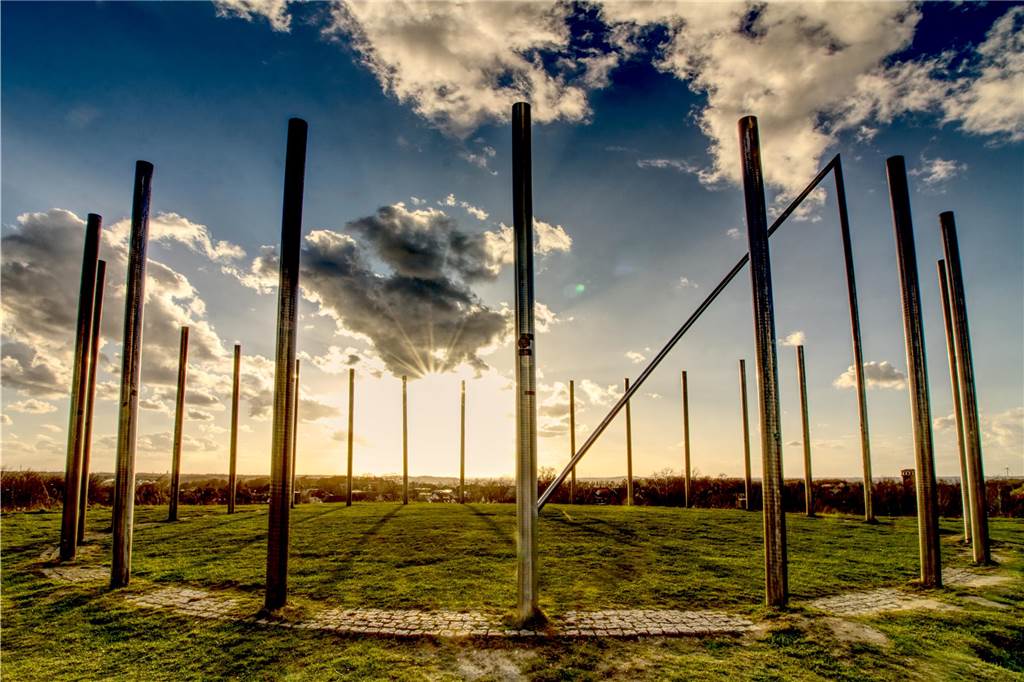 Zu sehen ist die Sonnenuhr auf der Halde Schwerin in Castrop-Rauxel.