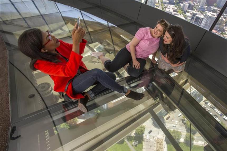 Reisetipps: Blick auf Seattle und einfacher nach St. Lucia Die Space Needle in Seattle wurde in den letzten Jahren umfangreich saniert. Foto: John Lok/Space Needle LLC