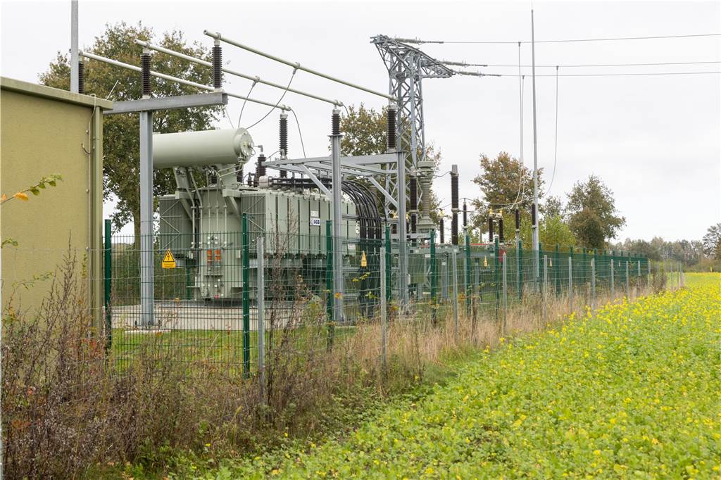 Zwangsgeld droht: Betreiber haben Umspannwerk noch nicht begrünt Ein Umspannwerk in Heek