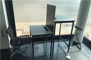 Die Sparkasse an der Lippe hat jetzt Sitzgelegenheiten in der Geschäftsstelle an der Lippe geschaffen. Diese waren im Zuge des Umbaus zur SB-Geschäftsstelle weggefallen.
