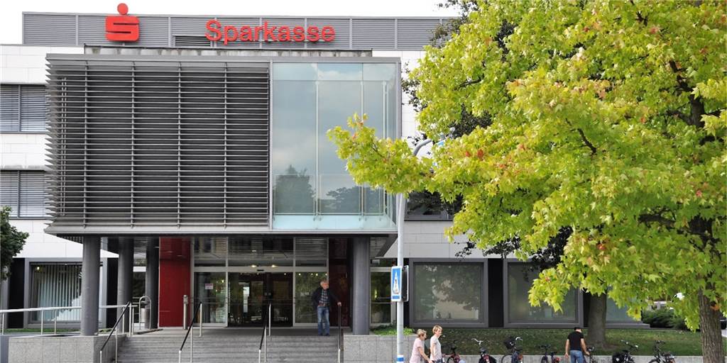 So reagiert die Sparkasse an der Lippe auf die Zinserhöhung der EZB Die Sparkasse an der Lippe verzichtet vom 1. August dieses Jahres an auf Strafzinsen.