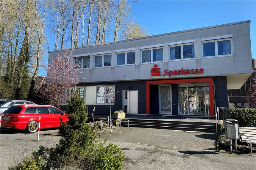 Sparkasse sieht Parkplatz-Not – neue Plätze gibt es trotzdem nicht Die Sparkassen-Filiale stellt 18 Parkplätze zur Verfügung – offenbar zu wenig für alle Kunden.