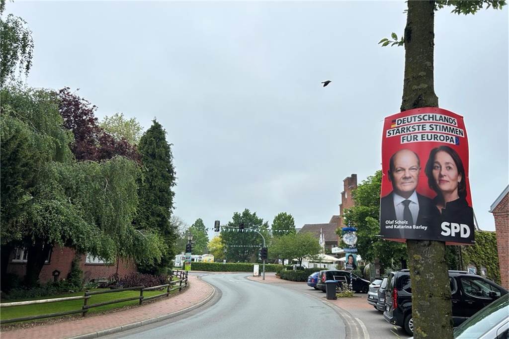 Staatsschutz ermittelt: Wahlplakate in Raesfeld und Erle geklaut Die SPD hat Anzeige erstattet, weil Wahlplakate in Erle und Raesfeld zerstört und entwendet wurden.