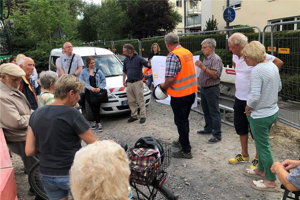 Unter dem Gondelteich in Castrop: Einblick in Millionenprojekt des EUV Die SPD Obercastrop lud Bürger an die Baustelle des Umbaus Landwehrbach im Stadtgarten ein.