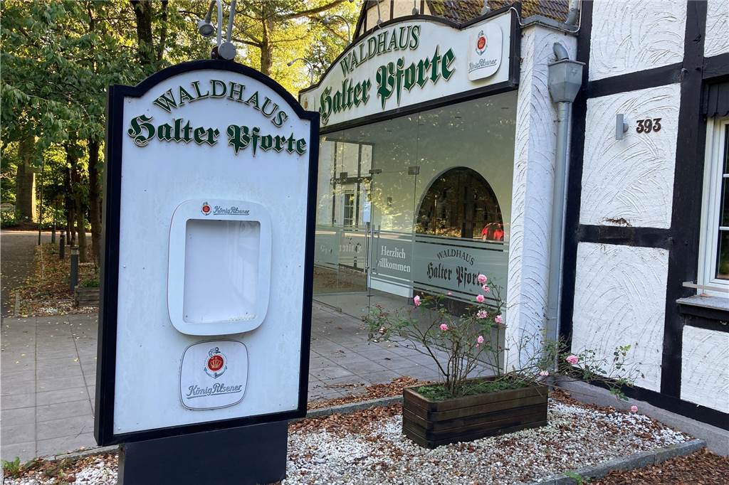 Halter Pforte steht leer: Möbel sind raus, Wiedereröffnung unklar Der Eingangsbereich zum Restaurant Halter Pforte in Marl.