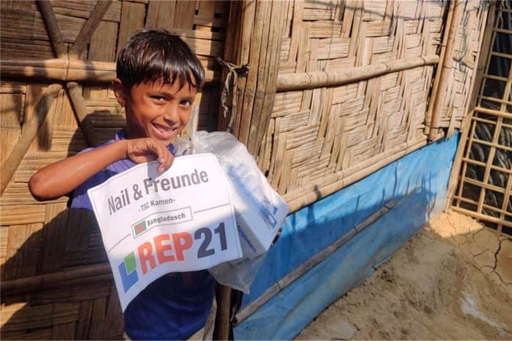 Guter Zweck statt Mannschaftsfahrt: TSC Kamen spendet seine gesamte Mannschaftskasse Die Spenden von Nail und seinen TSC-Freunden sind inzwischen in Form von Essenspakten und Geschenken bei Familien in Bangladesch angekommen.
