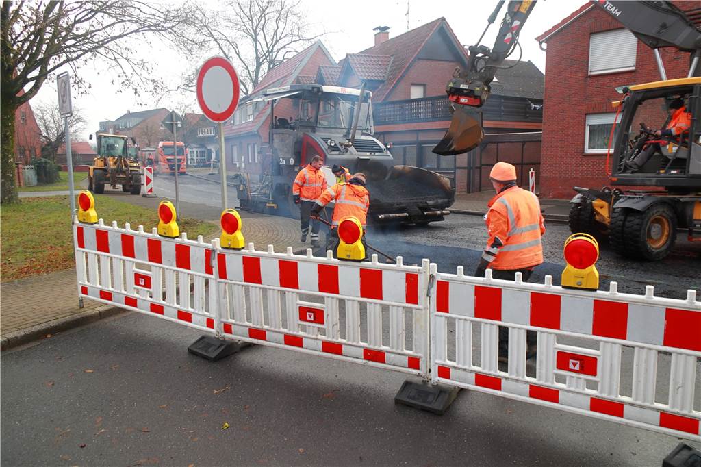 Vollsperrung Brinkstraße in Heek: Arbeiten stehen vor dem Abschluss Die Sperrung der Brinkstraße soll spätestens am Montag aufgehoben werden.