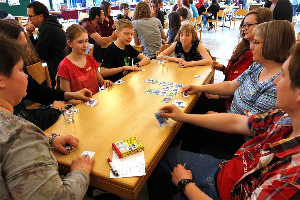 Die Spielenachmittage der Kamener Spielenarren sind stets gut besucht. Das liegt sicherlich auch daran, dass ständig neue Spiele auf den Markt kommen und für jeden Geschmack etwas dabei ist.