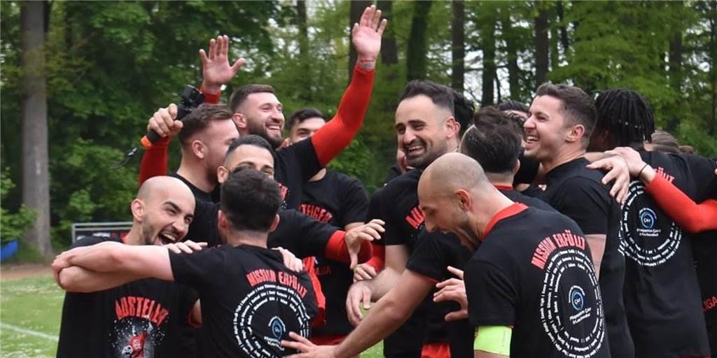 „Macht bloß einen Bogen um meinen Verein“ - Club aus dem Kreis Unna-Hamm lehnt IG-Bönen-Spieler ab Die Spieler der IG Bönen, nachdem sie den Aufstieg in die Westfalenliga klargemacht machen. Einige von ihnen wollen den Verein nach der finanziellen Pleite offenbar schnellstmöglich verlassen.