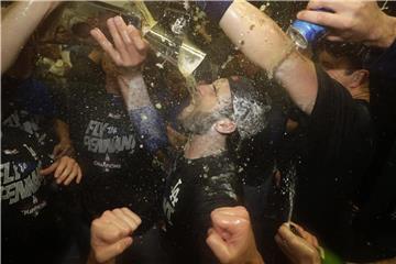 Die Spieler der LA Dodgers feiern den Einzug in die World Series. Foto: Matt Slocum