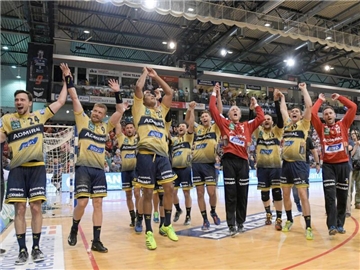 Die Spieler der Rhein-Neckar Löwen wollen möglichst bald über den Gewinn der deutschen Meisterschaft jubeln. Foto: Axel Heimken