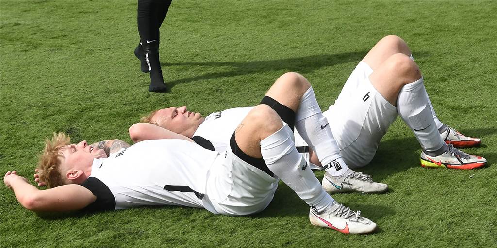 Coach identifiziert Schuldigen des FC Frohlinde und spricht von weiteren Manipulationsversuchen Die Spieler des FC Frohlinde mussten trotz des 2:1-Sieges am finalen Landesliga-Spieltag gegen Westfalia Langenbochum den Abstieg in die Bezirksliga verkraften.