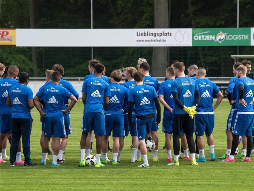 Mögliche Entscheidungen am 34. Spieltag der Fußball-Bundesliga Die Spieler des Hamburger SV bereiten sich in Rotenburg an der Wümme auf das Spiel gegen Wolfsburg vor. Foto: Ingo Wagner
