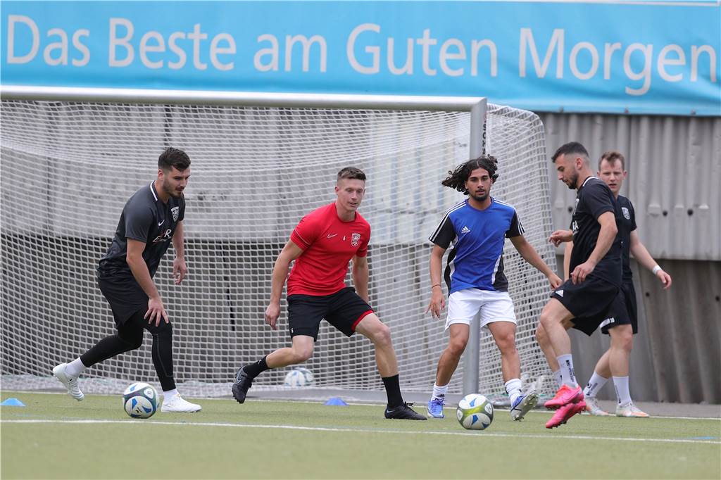Lüner SV erlebt stürmischen Start in die Vorbereitung Die Spieler des Lüner SV wurden direkt gefordert.