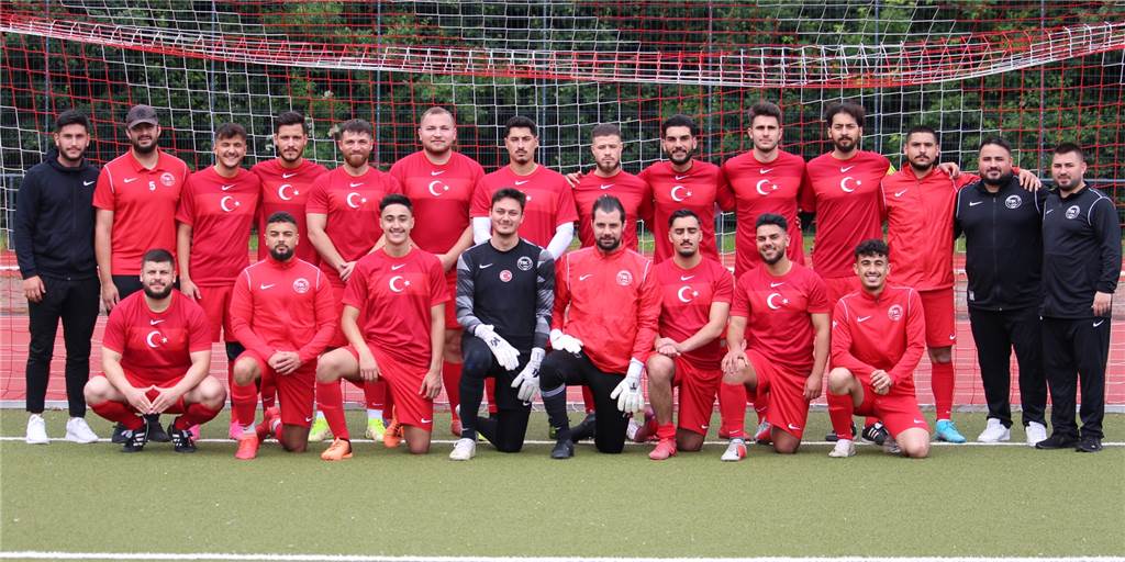 „Project Future“ beim TSC Kamen ist krachend gescheitert: Zu viel Last auf zu wenigen Schultern Die Spieler haben sich mit dem 6:2 gegen Alstedde teuer verkauft, doch insgesamt ging in dieser Saison zu viel schief beim TSC Kamen, sodass die Brüder Nail (2.v.r.) und Nadir Kocapinar (r.) nun folgerichtig einen Schlussstrich ziehen. Das „Project Future“ ist damit fürs Erste Geschichte.