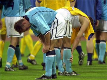 Die Spieler von 1860 nach der verpassten Qualifikation zur Champions League gegen Leeds United. Foto: Peter Kneffel