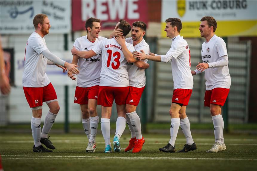 „Mit vier Toren sind sie gut bedient“ – RW Germania dreht Bezirksliga-Topspiel gegen DJK TuS Körne Die Spieler von Rot-Weiß Germania wollen auch in der Rückrunde weiter Siege bejubeln.