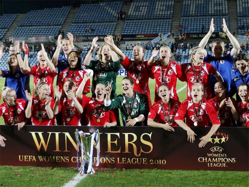 Party bis zum Morgen - «Torbienen» auf Wolke 7 Die Spielerinnen von Turbine Potsdam feiern den Gewinn des CL-Titels.