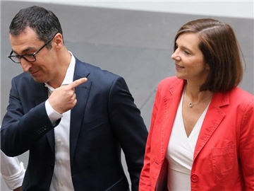 Die Spitzenkandidaten von Bündnis 90/Die Grünen für die Bundestagswahl, Katrin Göring-Eckardt und Cem Özdemir, stellen den 10-Punkte-Plan für Grünes Regieren vor. Foto: Wolfgang Kumm