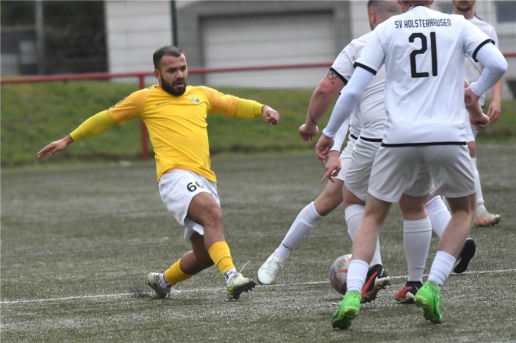 Die Sportfreunde Habinghorst/Dingen konnte gegen den SV Holsterhausen einen überzeugenden 4:2-Sieg einfahren und ist an den Gästen nun auf einen Tabellenplatz herangerückt.
