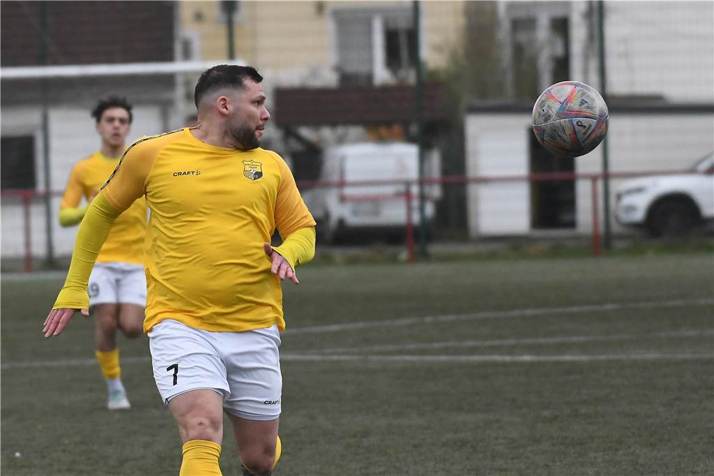 Die Sportfreunde Habinghorst/Dingen konnte gegen den SV Holsterhausen einen überzeugenden 4:2-Sieg einfahren und ist an den Gästen nun auf einen Tabellenplatz herangerückt.
