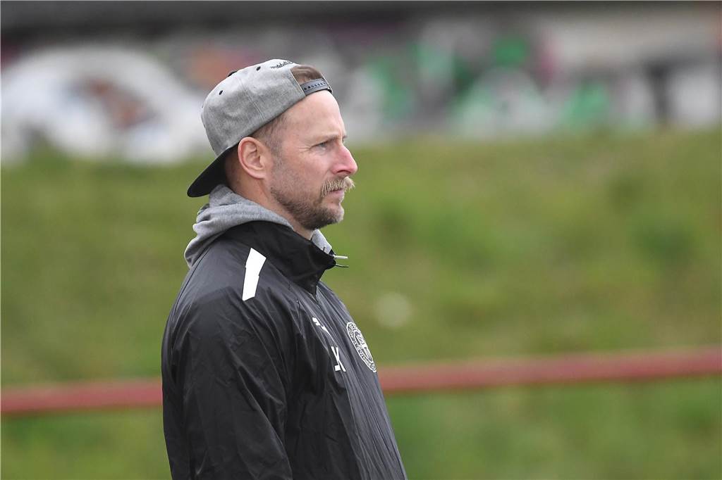 Die Sportfreunde Habinghorst/Dingen konnte gegen den SV Holsterhausen einen überzeugenden 4:2-Sieg einfahren und ist an den Gästen nun auf einen Tabellenplatz herangerückt.