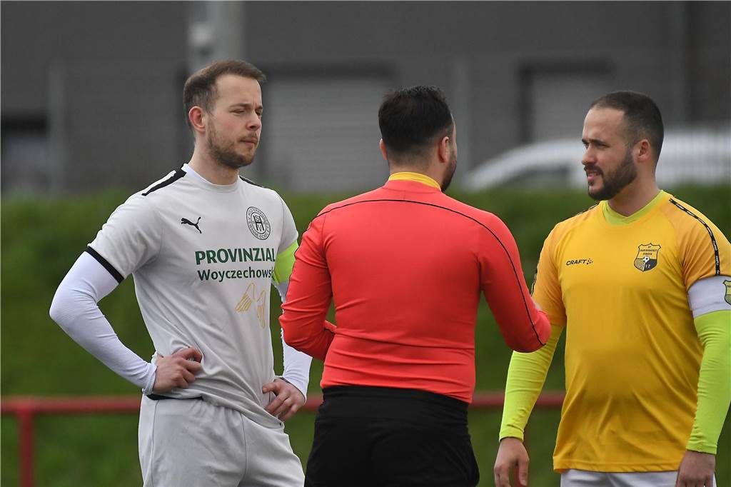 Die Sportfreunde Habinghorst/Dingen konnte gegen den SV Holsterhausen einen überzeugenden 4:2-Sieg einfahren und ist an den Gästen nun auf einen Tabellenplatz herangerückt.