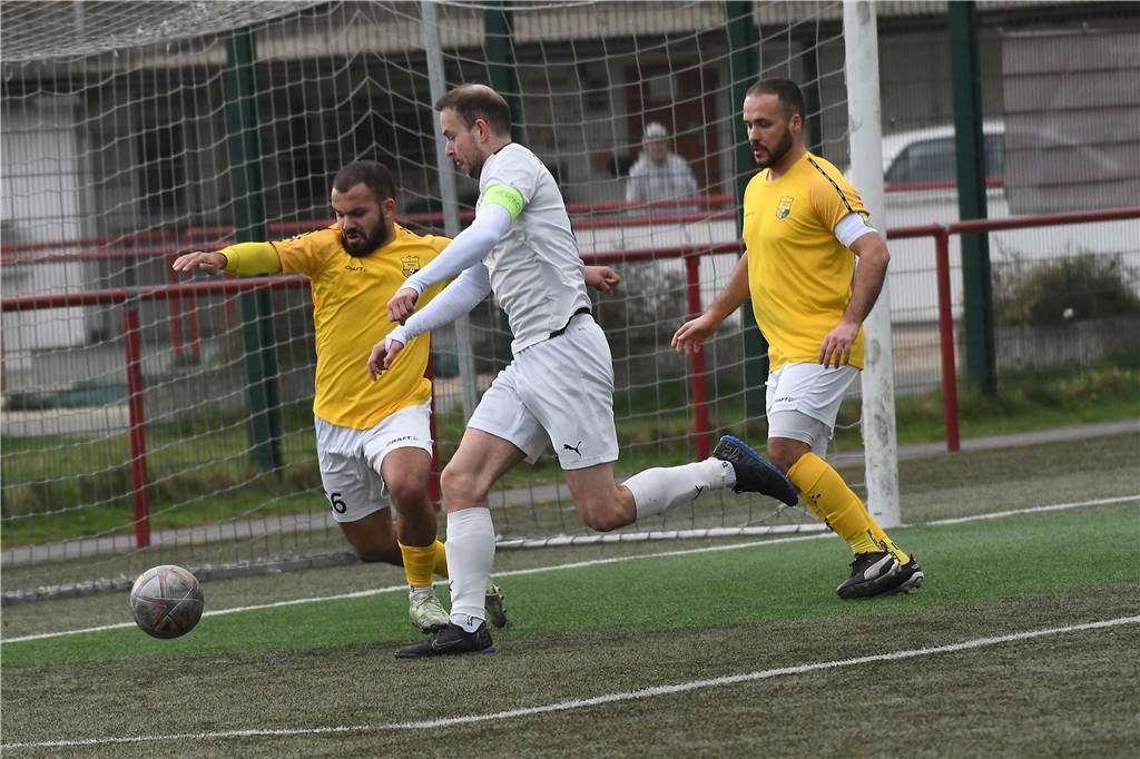 Die Sportfreunde Habinghorst/Dingen konnte gegen den SV Holsterhausen einen überzeugenden 4:2-Sieg einfahren und ist an den Gästen nun auf einen Tabellenplatz herangerückt.