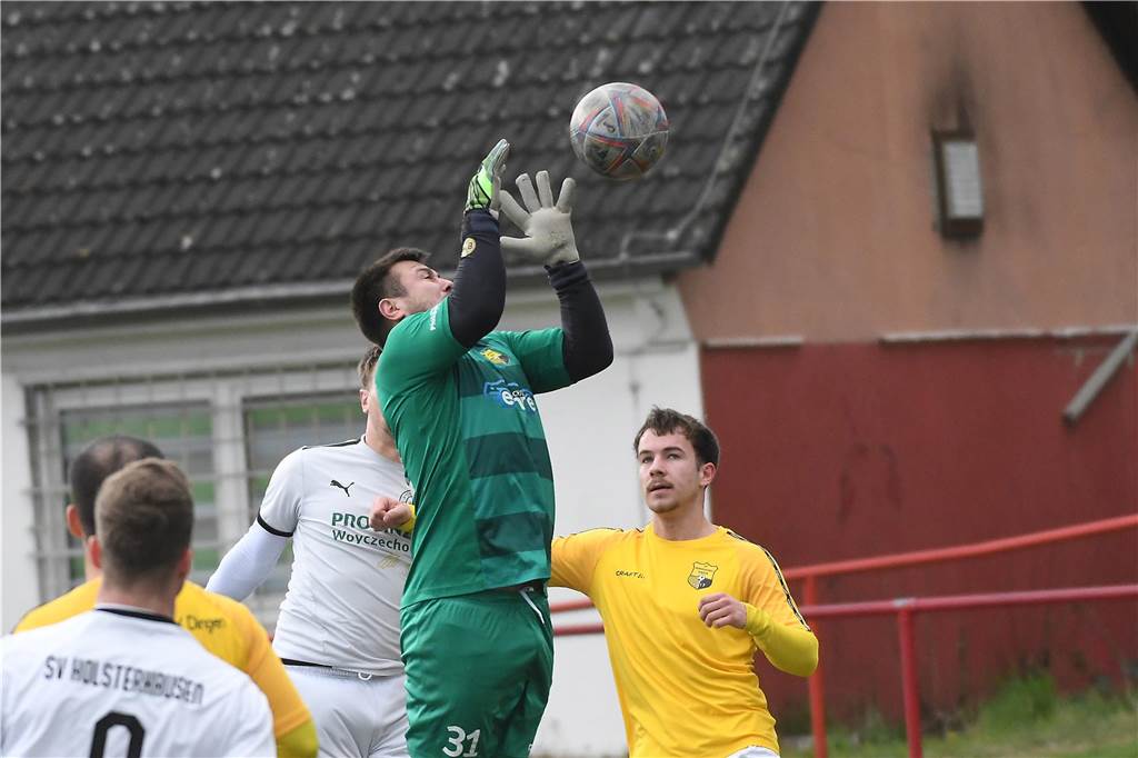 Die Sportfreunde Habinghorst/Dingen konnte gegen den SV Holsterhausen einen überzeugenden 4:2-Sieg einfahren und ist an den Gästen nun auf einen Tabellenplatz herangerückt.