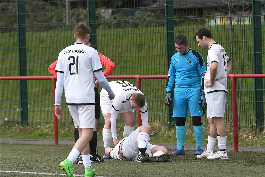 Die Sportfreunde Habinghorst/Dingen konnte gegen den SV Holsterhausen einen überzeugenden 4:2-Sieg einfahren und ist an den Gästen nun auf einen Tabellenplatz herangerückt.