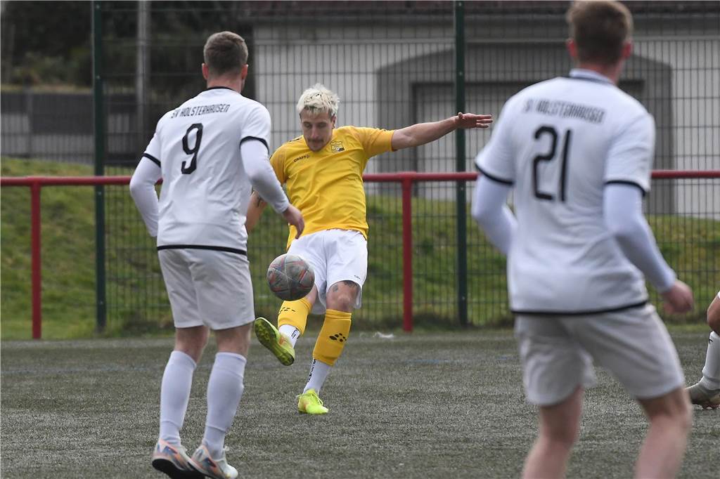 Die Sportfreunde Habinghorst/Dingen konnte gegen den SV Holsterhausen einen überzeugenden 4:2-Sieg einfahren und ist an den Gästen nun auf einen Tabellenplatz herangerückt.