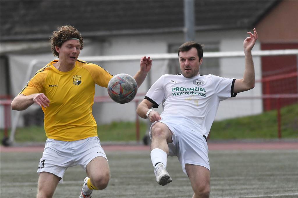 Die Sportfreunde Habinghorst/Dingen konnte gegen den SV Holsterhausen einen überzeugenden 4:2-Sieg einfahren und ist an den Gästen nun auf einen Tabellenplatz herangerückt.
