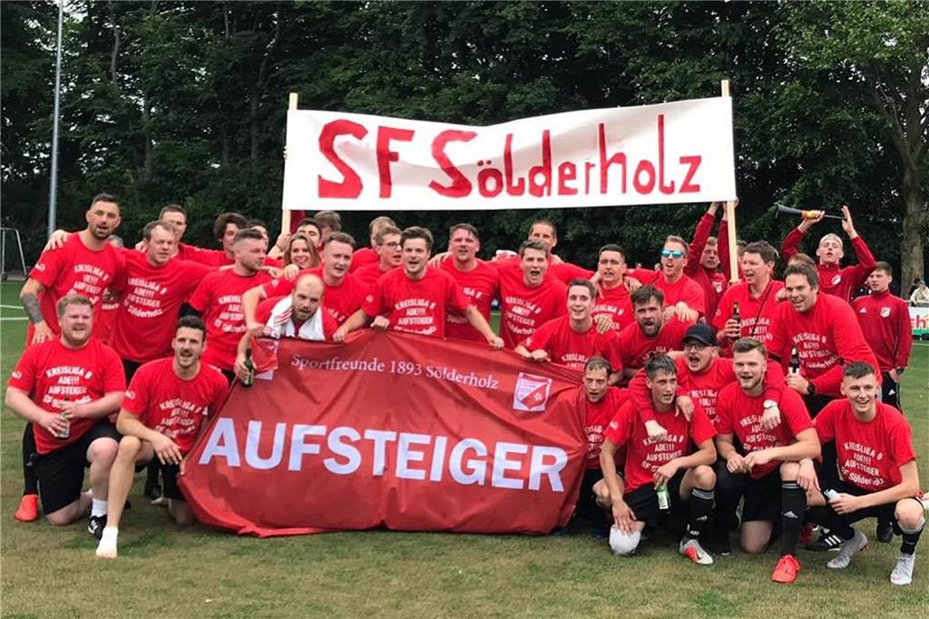 Elfmeter in der Nachspielzeit im Video: Sölderholz steigt nach Drama-Endspiel gegen Dorstfeld auf Die Sportfreunde Sölderholz feierten den Aufstieg bis zum nächsten Morgen.