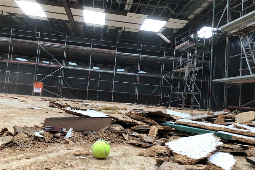 Exklusiver Einblick: Stark genutzte Sporthalle an der B235 ist kaum wiederzuerkennen Die Sporthalle in Habinghorst an der B235 wird vier Monate lang saniert. Die letzten Deckenplatten wurden am Dienstag, 14. Mai, rausgerissen.