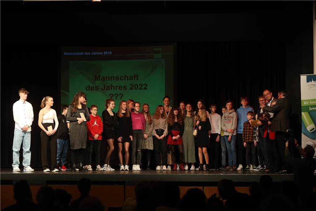 Viele Bilder von der Sportlergala in Werne: Strahlende Sieger, spannende Showacts, Tränen Die Sportlergala in Werne hatte einiges zu bieten – von glücklichen Gewinnern über überraschte Preisträger bis zu tollen Showacts. Wir waren mit der Kamera dabei.