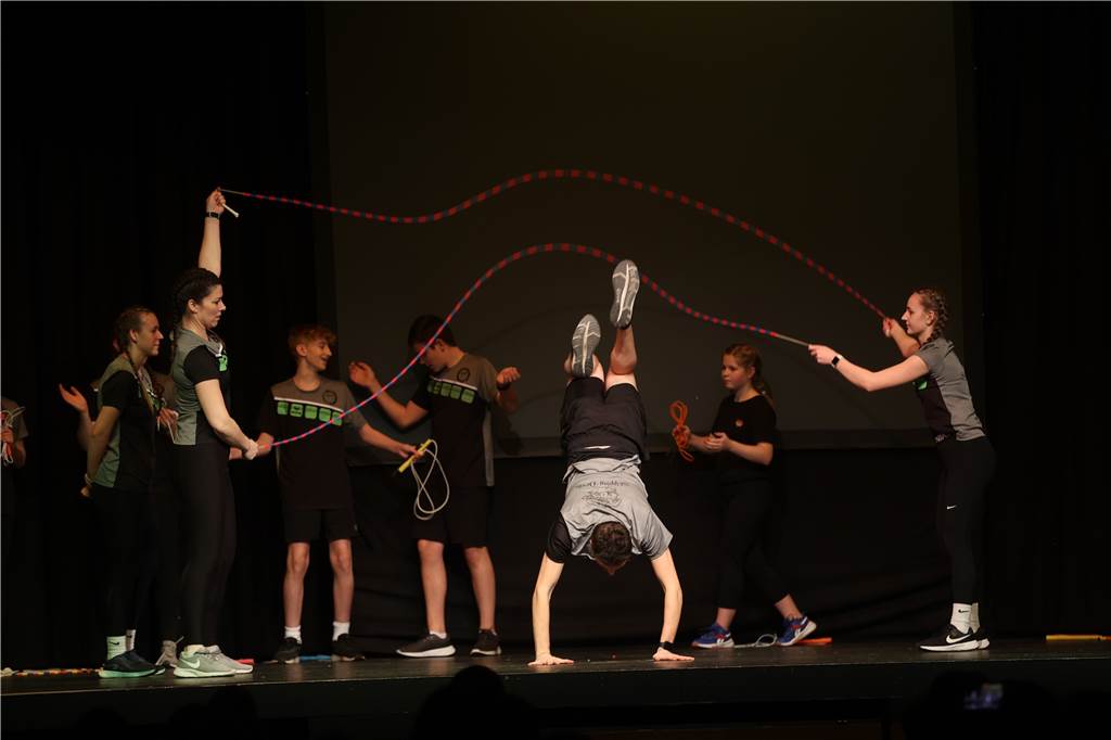 Viele Bilder von der Sportlergala in Werne: Strahlende Sieger, spannende Showacts, Tränen Die Sportlergala in Werne hatte einiges zu bieten – von glücklichen Gewinnern über überraschte Preisträger bis zu tollen Showacts. Wir waren mit der Kamera dabei.