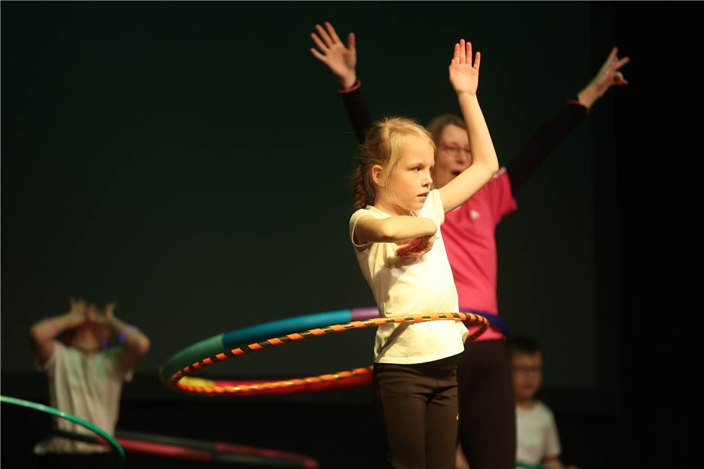 Viele Bilder von der Sportlergala in Werne: Strahlende Sieger, spannende Showacts, Tränen Die Sportlergala in Werne hatte einiges zu bieten – von glücklichen Gewinnern über überraschte Preisträger bis zu tollen Showacts. Wir waren mit der Kamera dabei.