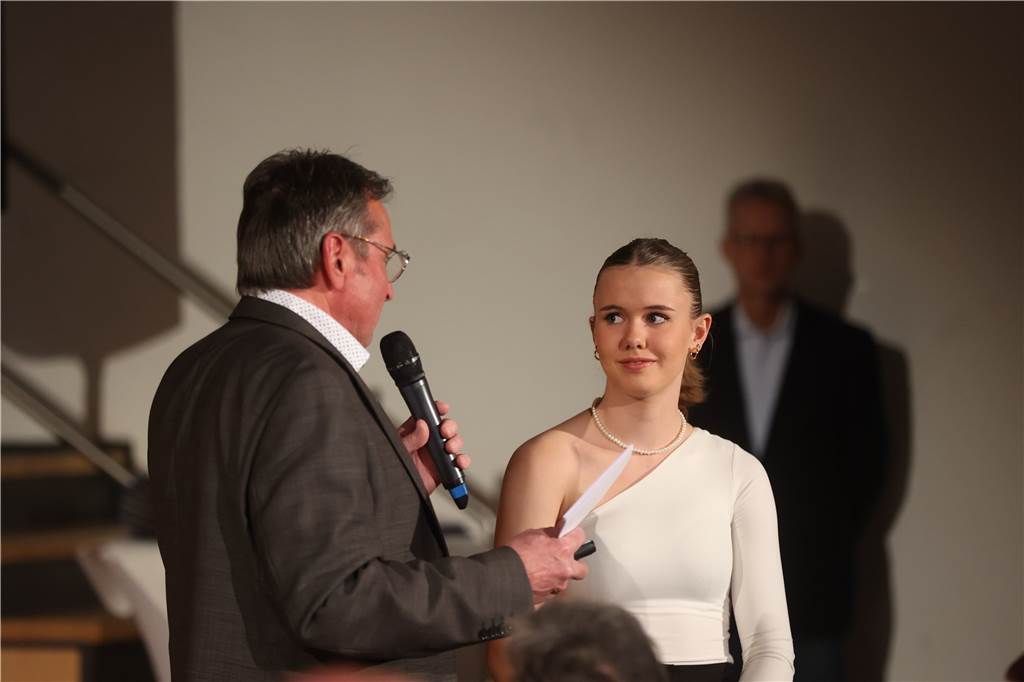 Viele Bilder von der Sportlergala in Werne: Strahlende Sieger, spannende Showacts, Tränen Die Sportlergala in Werne hatte einiges zu bieten – von glücklichen Gewinnern über überraschte Preisträger bis zu tollen Showacts. Wir waren mit der Kamera dabei.