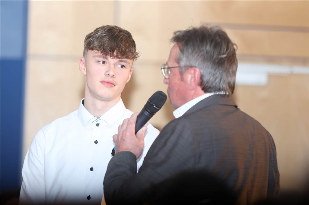Viele Bilder von der Sportlergala in Werne: Strahlende Sieger, spannende Showacts, Tränen Die Sportlergala in Werne hatte einiges zu bieten – von glücklichen Gewinnern über überraschte Preisträger bis zu tollen Showacts. Wir waren mit der Kamera dabei.