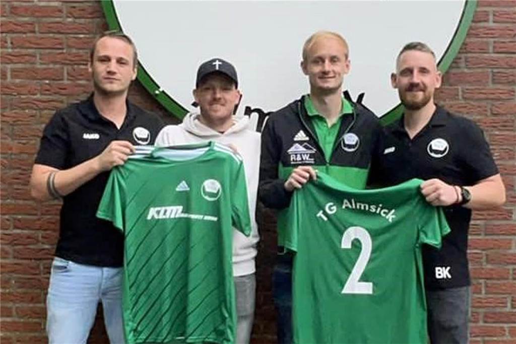 TG Almsick stellt neues Trainerduo vor Die Sportliche Leitung der TG Almsick – Daniel Horst (l.) und Bernd Kemper (r.) – mit den neuen Trainern Nico Schemmick (2.v.l.) und Philipp Stapelbroek
