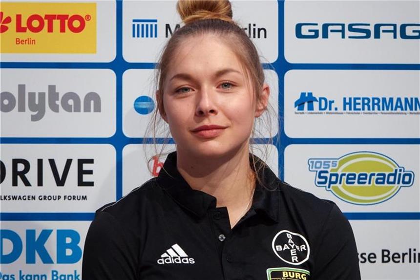 Beugerprobleme: Sprint-Ass Lückenkemper nicht zur Hallen-DM Die Sprinterin Gina Lückenkemper während einer Pressekonferenz. Foto: Soeren Stache/Archiv