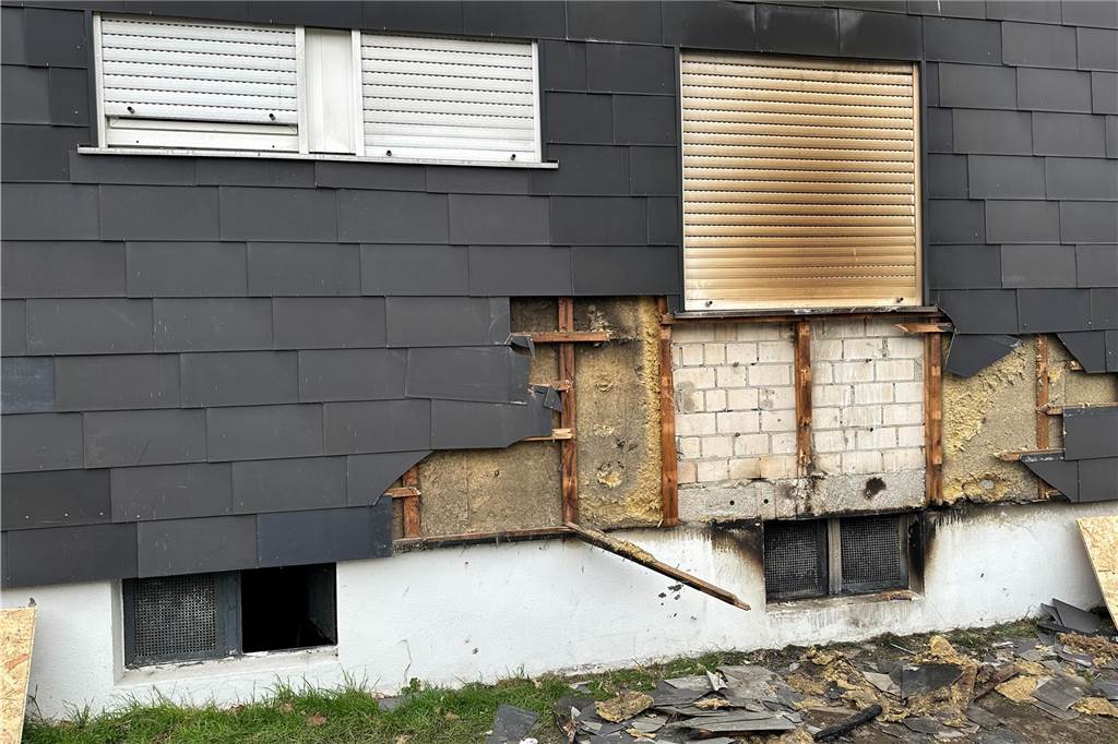 Nach Brand in Mehrfamilienhaus in Selm: Kein Bewohner mehr im Krankenhaus Die Spuren des Brandes sind noch deutlich zu sehen.