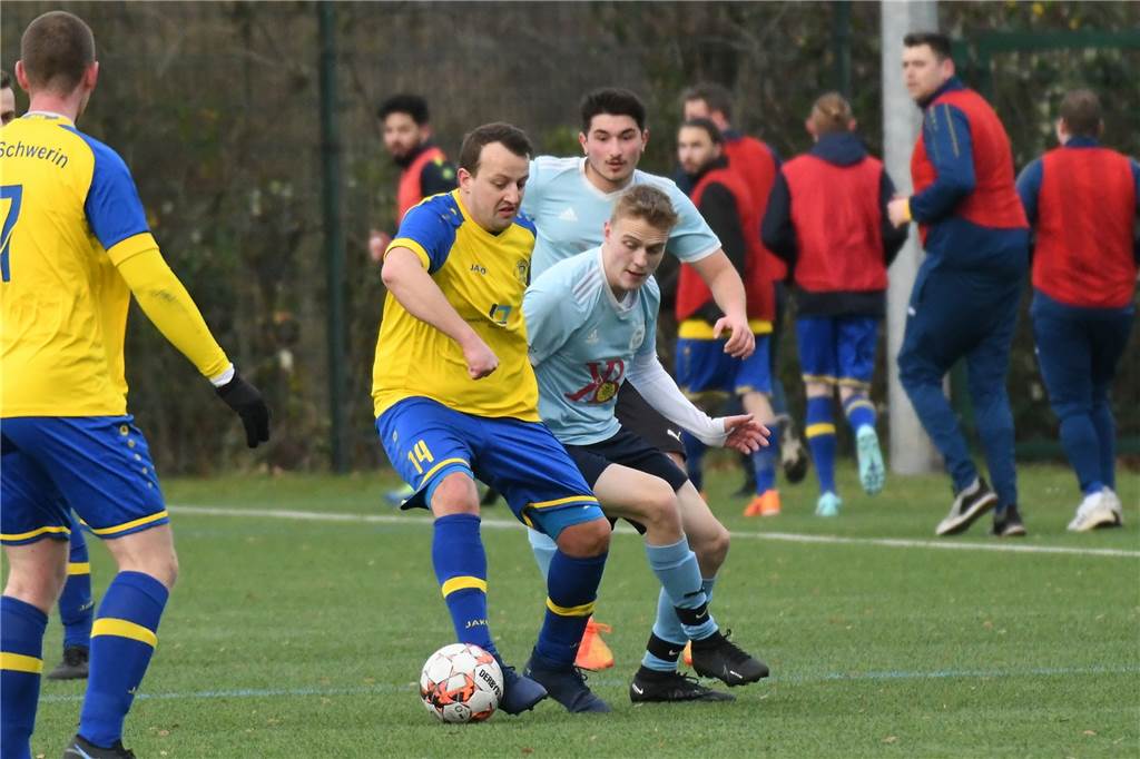 Die Spvg Schwerin II (Kreisliga B) musste sich in ihrem ersten Testspiel des Neuen Jahres dem Team von BW Huckarde II, Neunter der Dortmunder Kreisliga B1, mit 0:2 geschlagen geben. Zur Pause hatte es noch 0:0 gestanden.