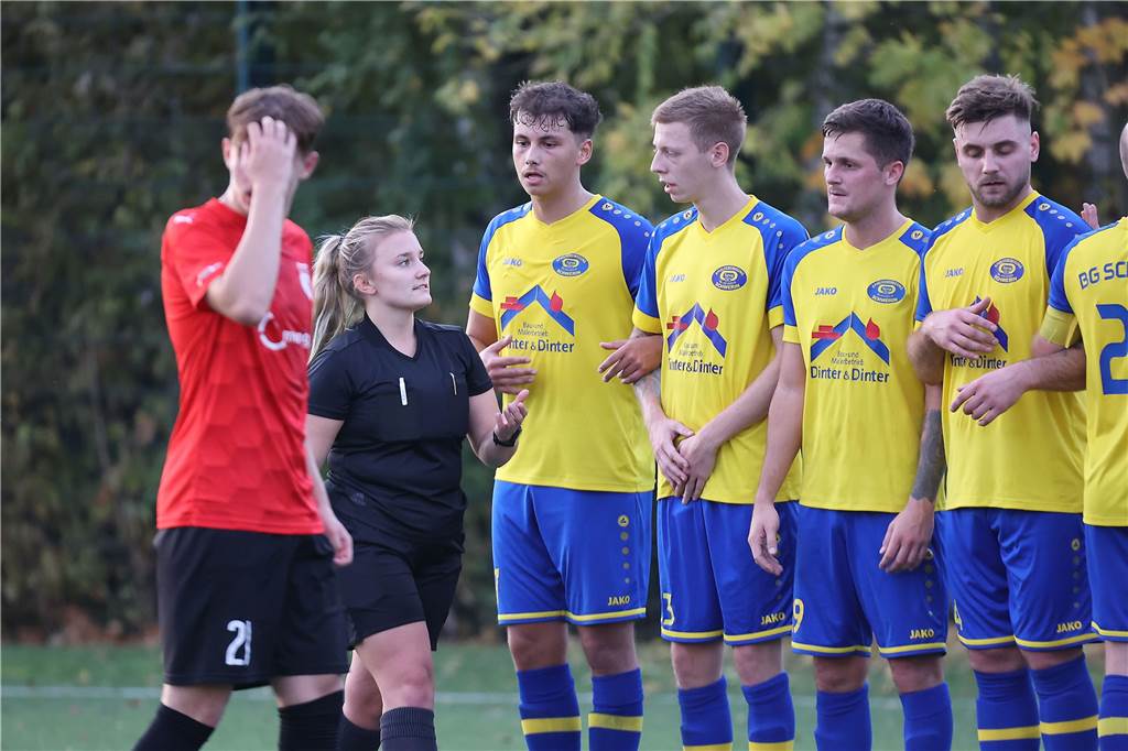 Die Spvg Schwerin lag gegen Westfalia Huckarde mit 1:0 vorn, geriet mit 1:3 in Rückstand und kassierte nach dem 2:3 das 2:4 in der Schlussminute.