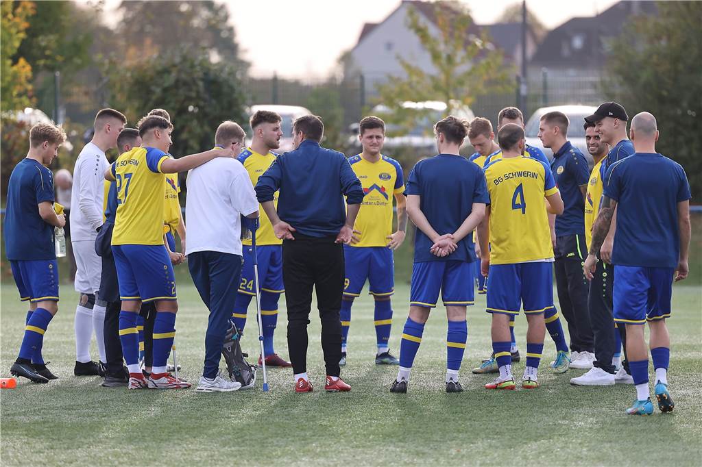 Die Spvg Schwerin lag gegen Westfalia Huckarde mit 1:0 vorn, geriet mit 1:3 in Rückstand und kassierte nach dem 2:3 das 2:4 in der Schlussminute.
