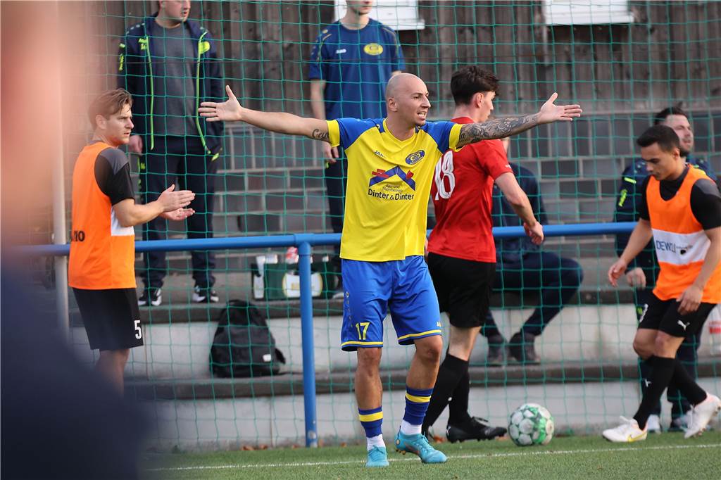 Die Spvg Schwerin lag gegen Westfalia Huckarde mit 1:0 vorn, geriet mit 1:3 in Rückstand und kassierte nach dem 2:3 das 2:4 in der Schlussminute.