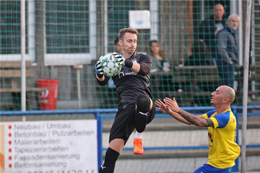 Die Spvg Schwerin lag gegen Westfalia Huckarde mit 1:0 vorn, geriet mit 1:3 in Rückstand und kassierte nach dem 2:3 das 2:4 in der Schlussminute.