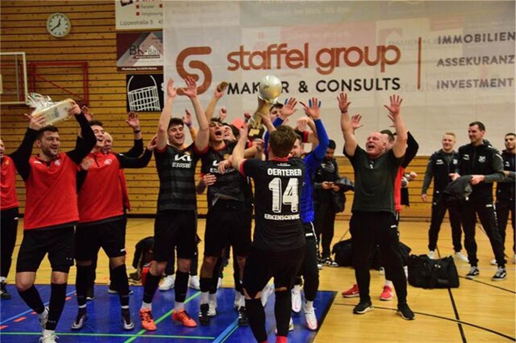 Mitternachtscup in Herten: Ein Fußballfest zwischen den Jahren: „Es ist wie ein Klassentreffen“ Die Spvgg. Erkenschwick feierte Ende 2022 ihren vierten Erfolg.