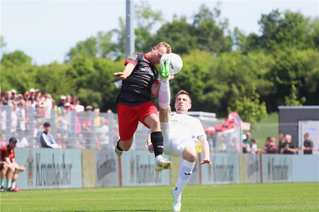 Westfalenpokal-Auslosung lässt Disteln jubeln: Machbare Lose für Langenbochum und Erkenschwick Die Spvgg. Erkenschwick (mit Finn Wortmann, l.) spielte sich in der Vorsaison bis in das Westfalenpokal-Finale.