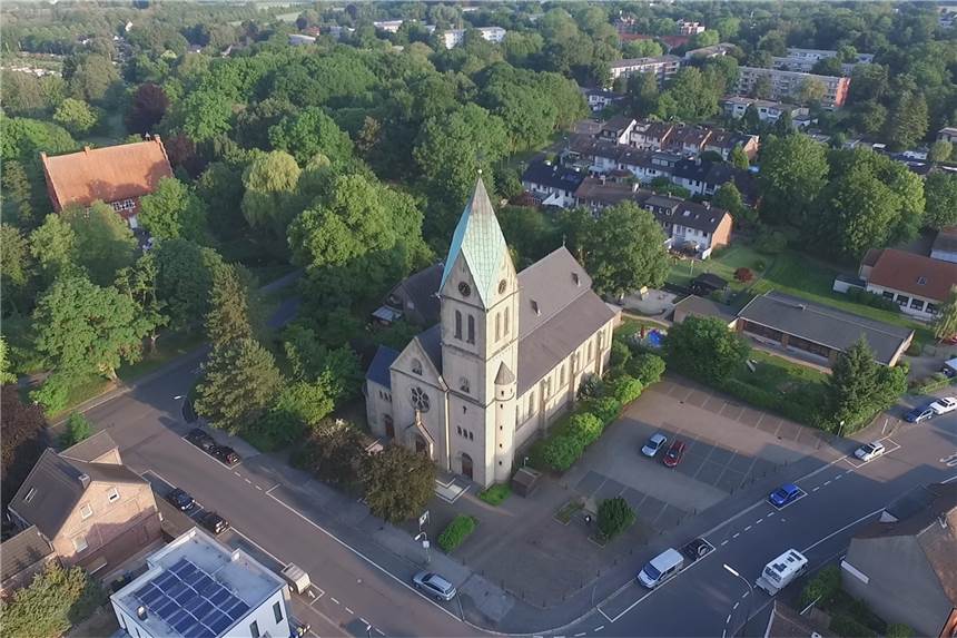 Die St.-Michael-Kirche gehört zu den Wahrzeichen von Lanstrop.